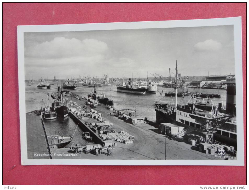 Rppc  Europe > Denmark   Kobenhaven  Dock Scenen-ref - 817 - Denmark