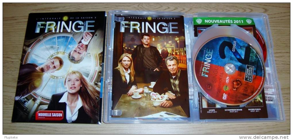 Fringe Intégrale De La Saison 3 Dvd Zone 2 Vf / Vostfr Anna Torv Joshua Jackson 2010-2011 - Séries Et Programmes TV