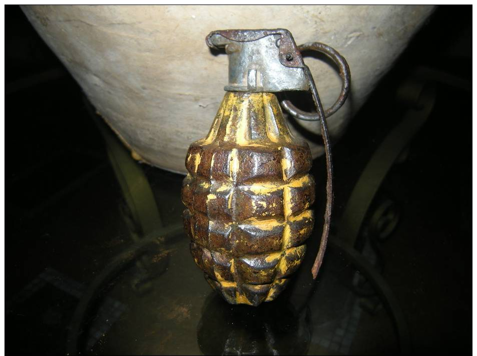 GRENADE US""MK2""" Foille A Restaurer - Armes Neutralisées