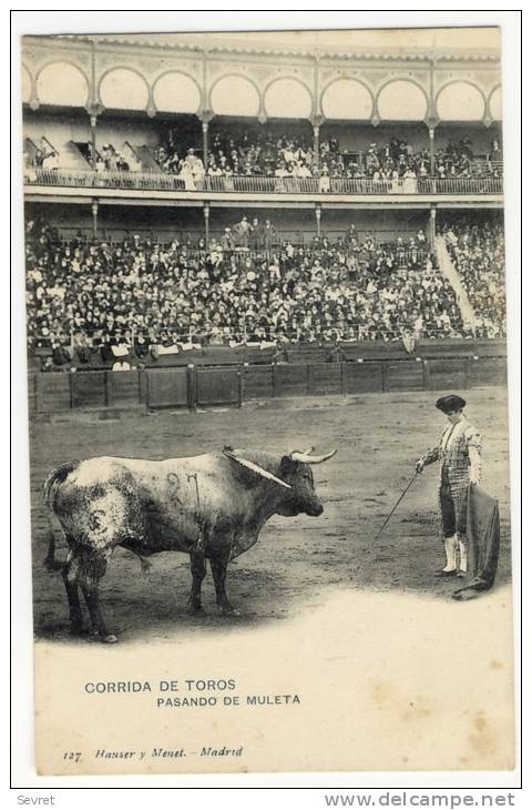 Série CORRIDA DE TOROS. - PASANDO DE MULETA. Hauser Y Ménet . N° 127 - Corridas