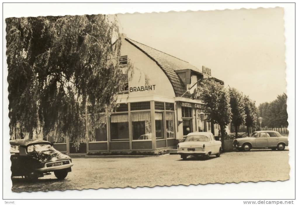 ZEVENBERGEN. - HOTEL BRABANT  - . Beau Plan De Voitures Années 60: DS,  Peugeot 403... Citroên - Zevenbergen