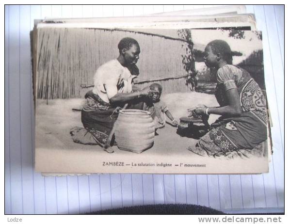 Mozambique Zambèze Salutation Avec Petite Fille - Mozambique