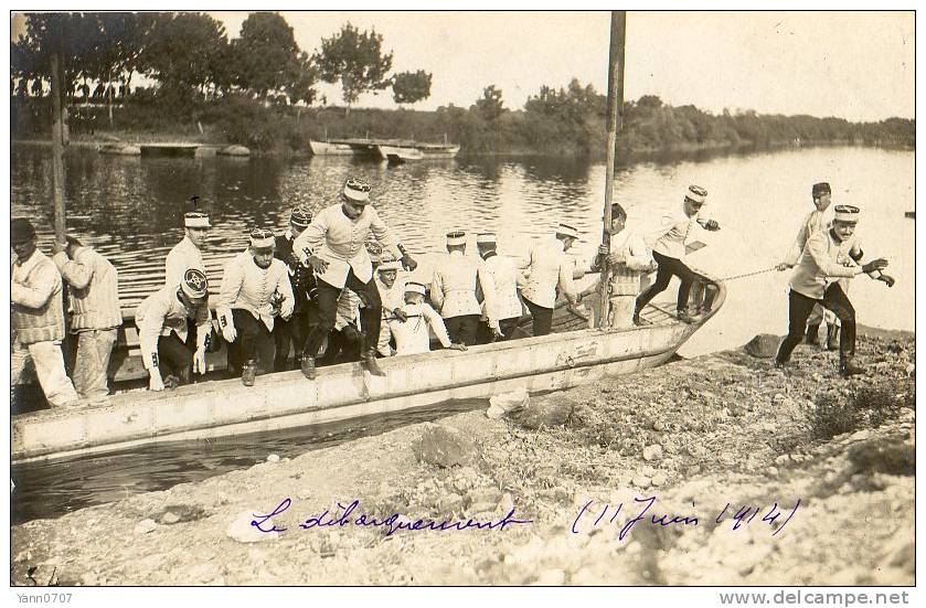 Carte Photo D'un Groupe D'officiers (cavalerie) Le Débarquement Juin 1914 - Régiments