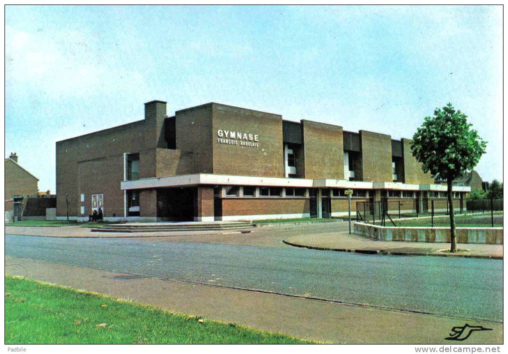 Carte Postale 62. Courrières  Le Gymnase Trés Beau Plan - Autres & Non Classés