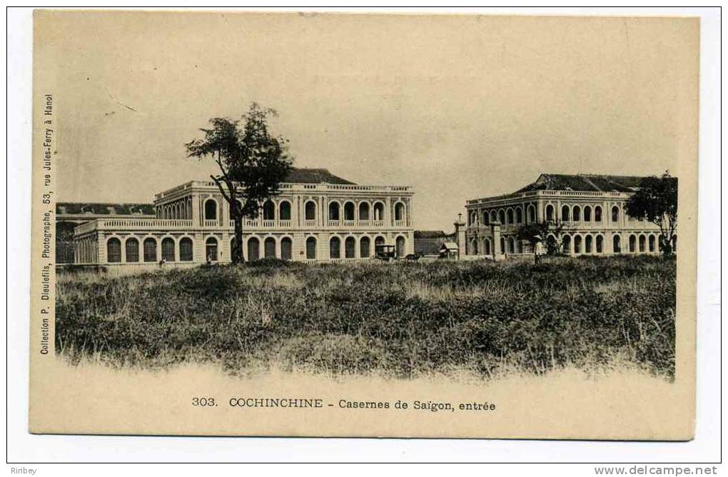 CPA COCHINCHINE  / INDOCHINE FRANCAISE - Caserne De SAIGON , Entrée  /  Neuve - Inde