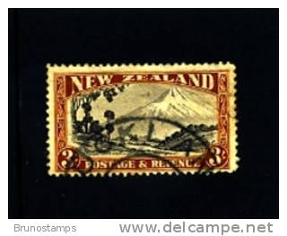 NEW ZEALAND - 1935  SECOND PICTORIAL  3 S.  PERF. 12½  FINE USED - Usados
