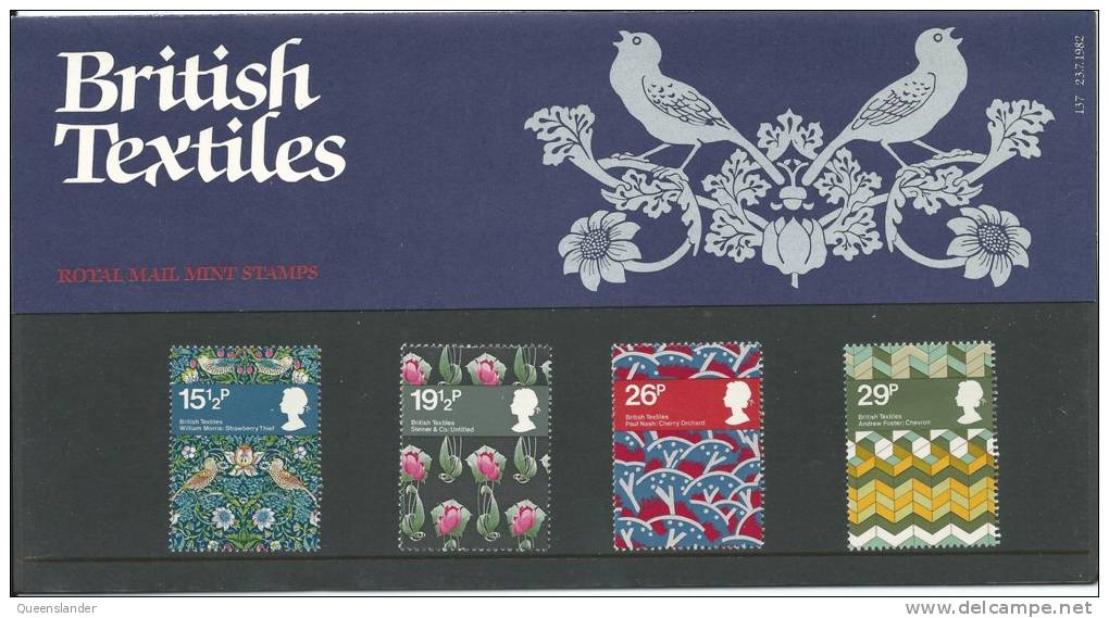 1982 British Textiles Set Of 4  Presentation Pack As Issued 23rd July 1982 Great Value - Presentation Packs