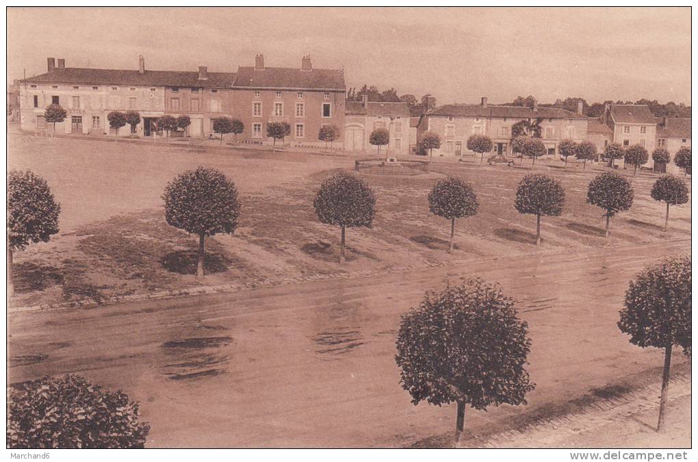 DEUX SEVRES L ABSIE LA PLACE ET L HOTEL DE VILLE Editeur Beauchamp - L'Absie