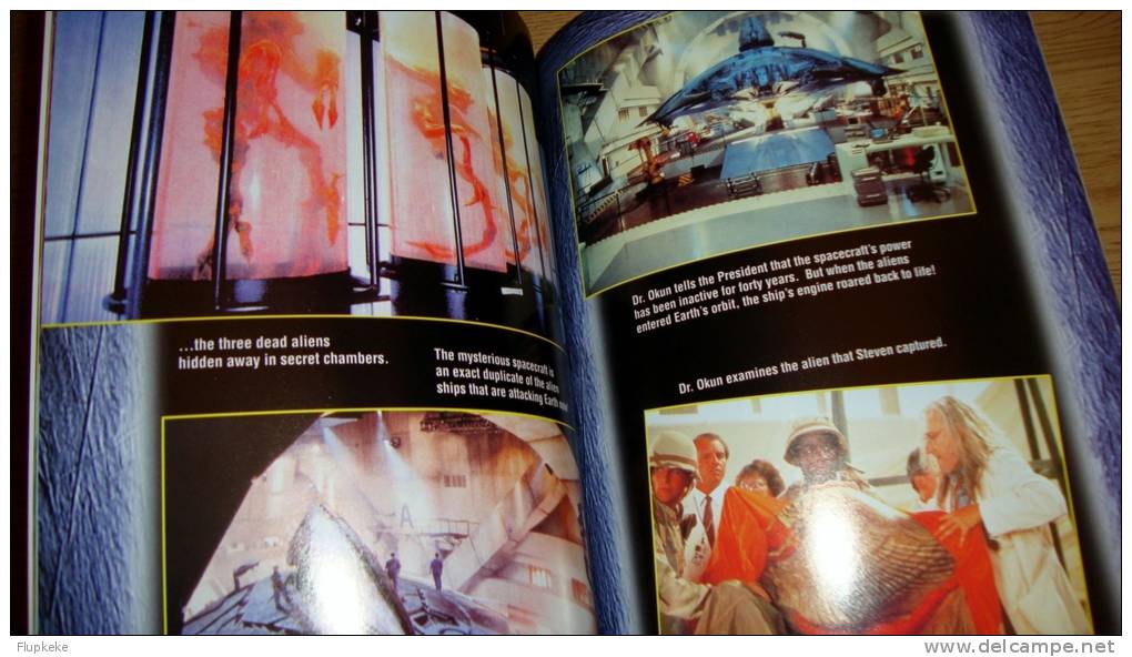The Official Independence Day Scrapbook Filled With Exciting Color Photos Parachute Press 1996 Roland Emmerich