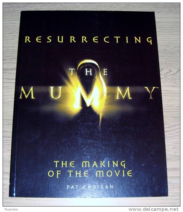 Resurrecting The Mummy The Making Of The Movie Pat Cadigan Ebury Press 1999 - Movie