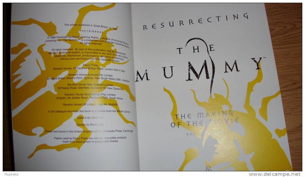 Resurrecting The Mummy The Making Of The Movie Pat Cadigan Ebury Press 1999 - Movie