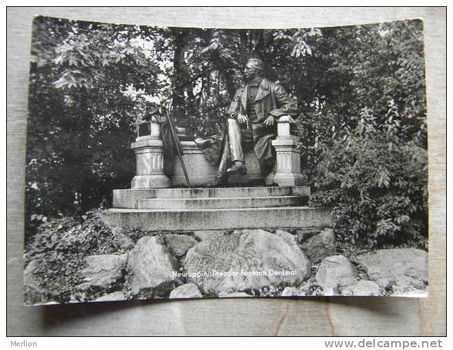 Neuruppin -Theodor Fontane Denkmal    D97067 - Neuruppin
