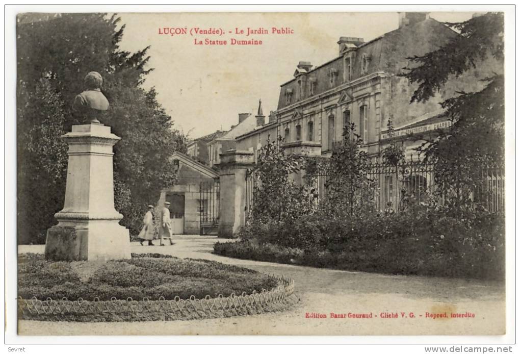 LUCON. - Le Jardin Public - La Statue Dumaine - Lucon