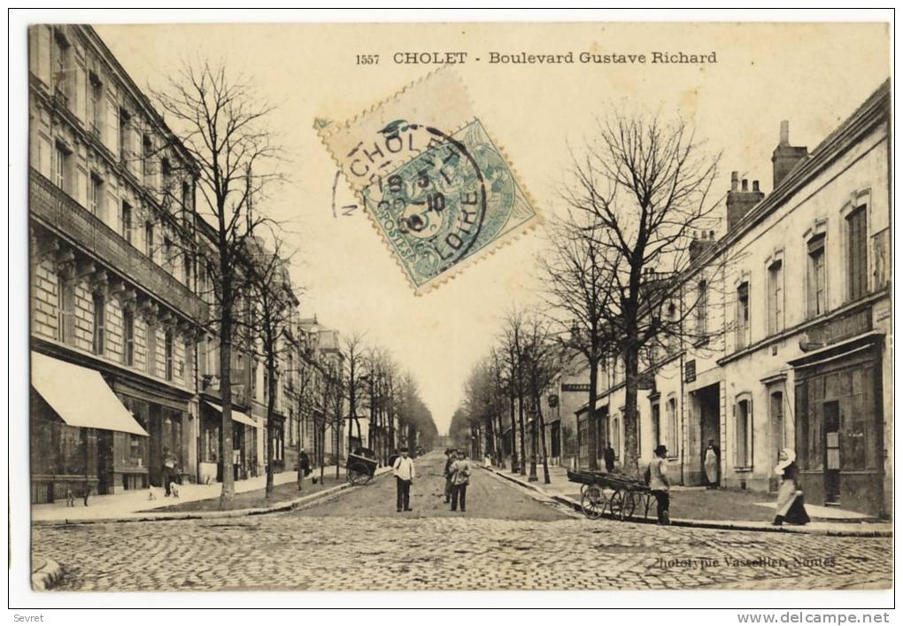 CHOLET  -  Boulevard Gustave Richard. Animation. - Cholet