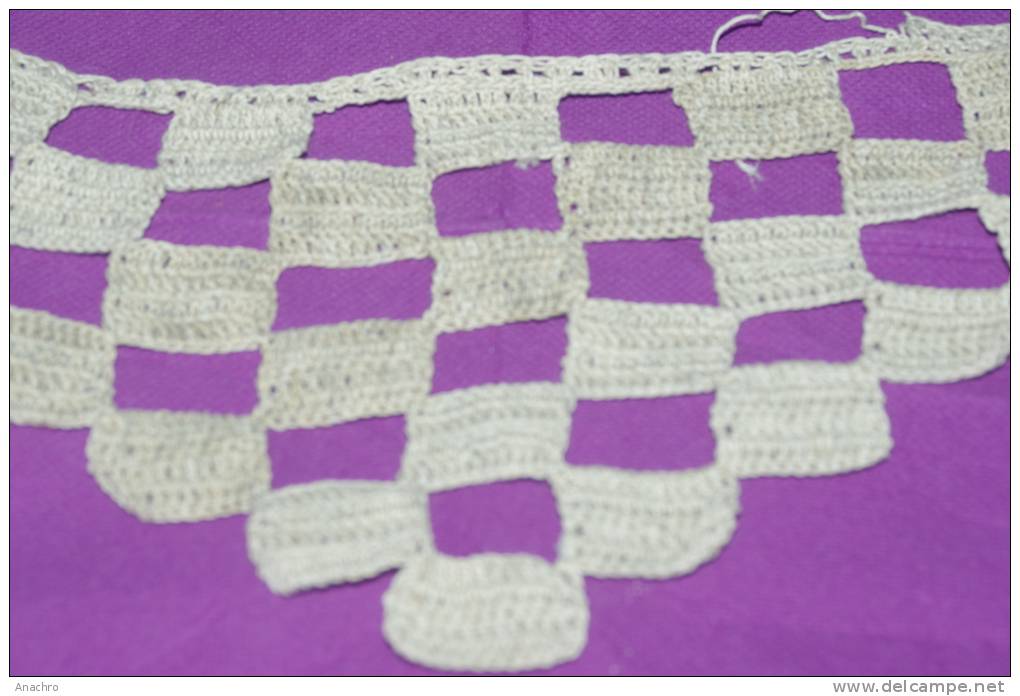 CROCHET Fait Main COL DENTELLE BRODERIE Ancienne Et PASSEMENTERIE - Laces & Cloth