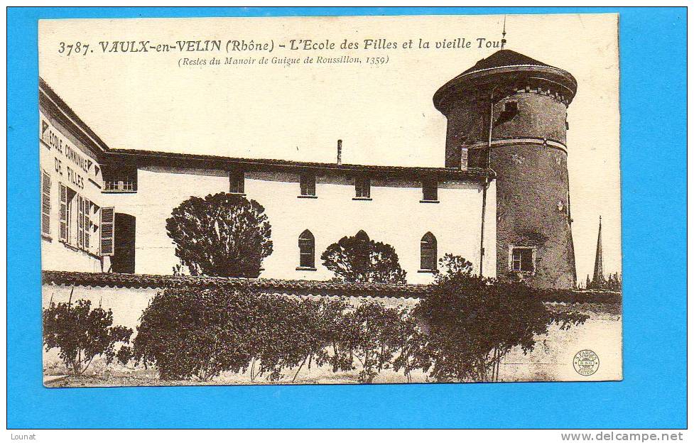 69 VAUX En VELIN : L'école Des Filles Et La Vieille Tour - Vaux-en-Velin