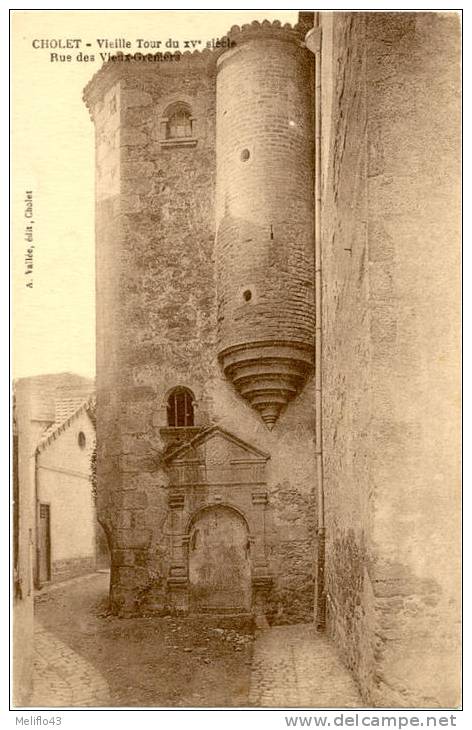 49/CPA - Cholet - Vieille Tourdu XV E Siecle - Rue Des Vieux Greniers - Cholet