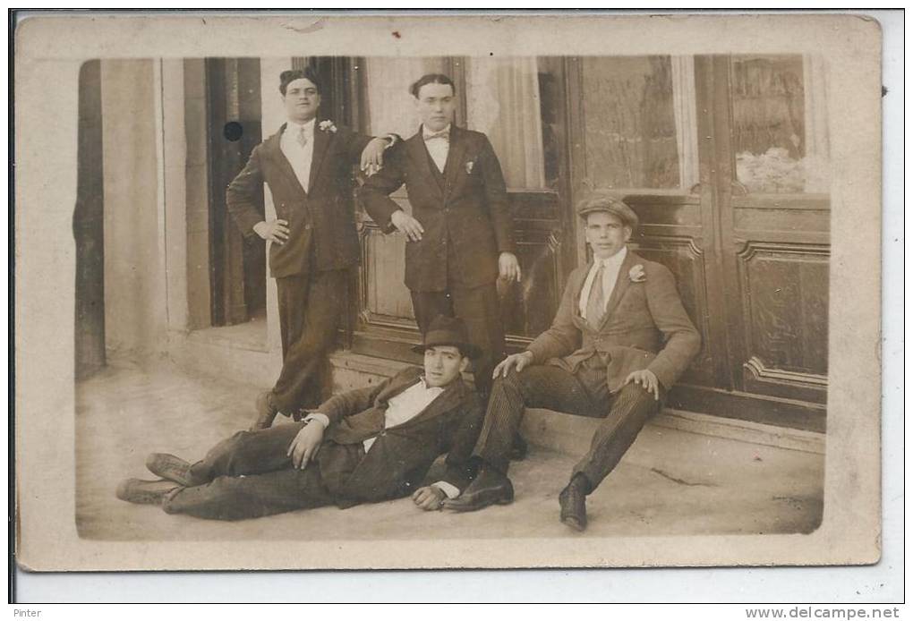 Groupe De Personnes - CARTE PHOTO - Hommes