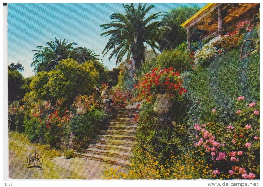 Escalier Fleuri Au Rayol - Rayol-Canadel-sur-Mer