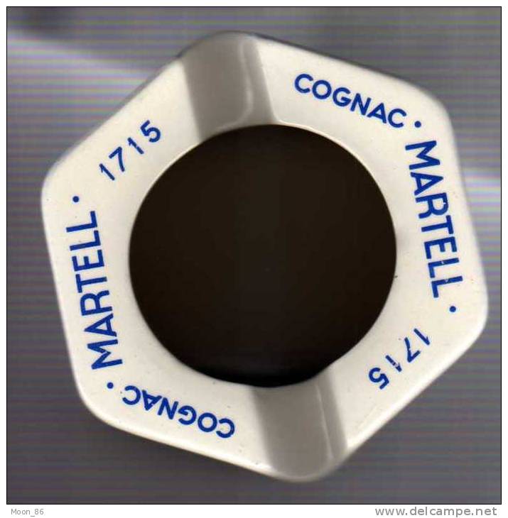 Cendrier Hexagonal Publicitaire  COGNAC MARTELL  -  Objet Ancien Fumeur - N 103  Poinçon De La Faïence De Sarreguemines - Ashtrays