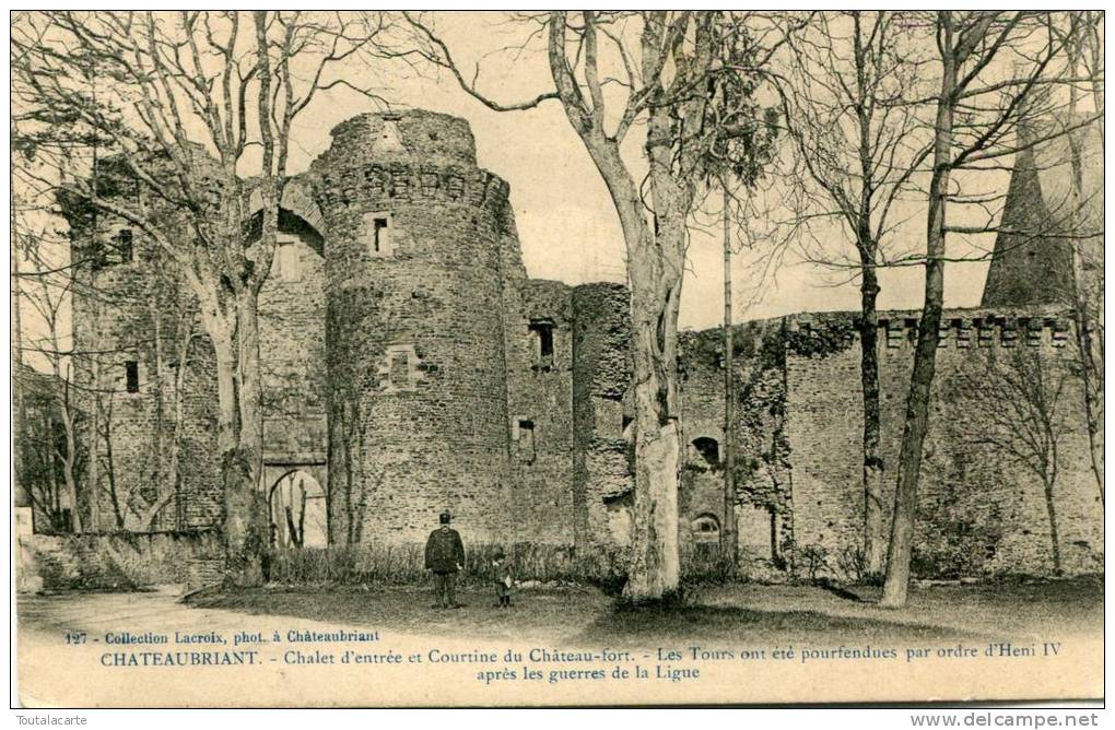 CPA 44 CHATEAUBRIANT CHALET D ENTRÉE ET COURTINE DU CHÂTEAU FORT 1905 - Châteaubriant