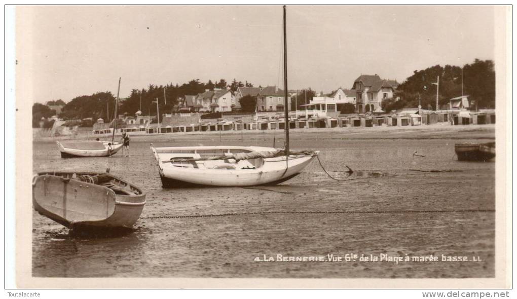 CPSM 44 LA BERNERIE VUE GÉNÉRALE DE LA PLAGE A MARÉE BASSE 1946 - La Bernerie-en-Retz