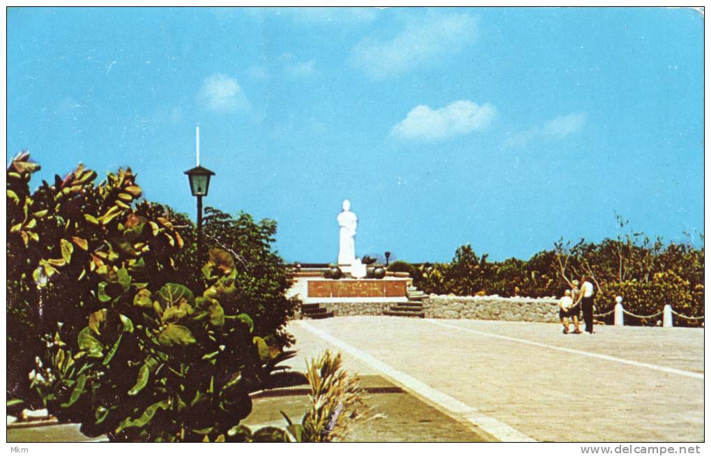 Aruba Statue Pr. Wilhelmina - Sint-Marteen