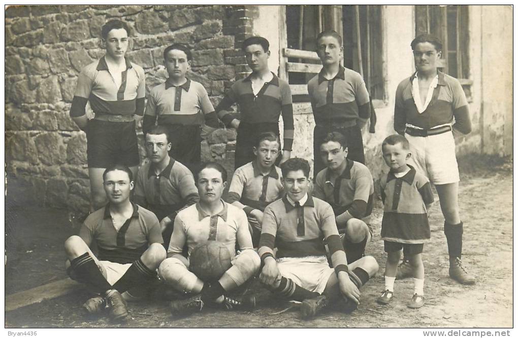 Carte Photo - Equipe  De Football - Thème Sport  - Beau Plan  - à Localiser- TTB (voir 2 Scans) - To Identify