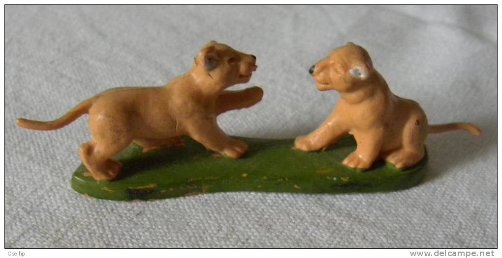 Figurine BRITAINS LTD - 2 Lionceaux 1977 - Animal Felin Bébé Lion - Other & Unclassified