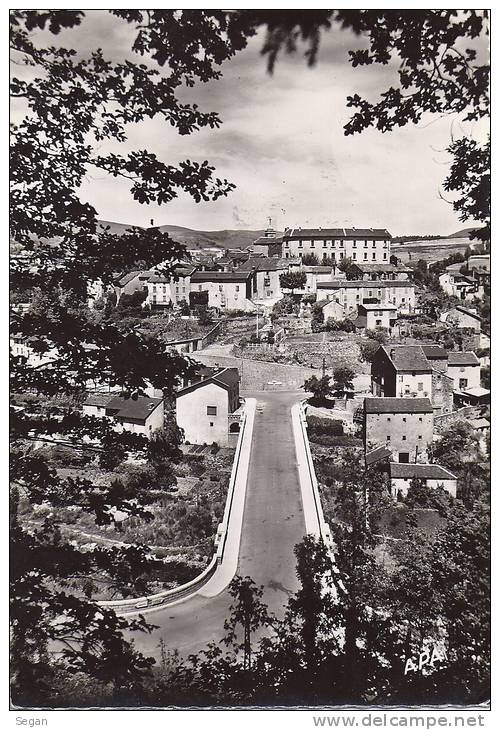 LA SALVETAT   ENTREE DU VILLAGE     ANNEE 1958  BEL ETAT - La Salvetat