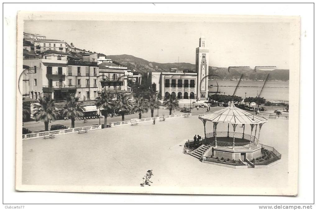 Skikda Ou Philippeville (Algérie) : Vue Générale Au Niveau Du Kiosque à Musique De La Place De Marqué En 1950 (animé). - Skikda (Philippeville)