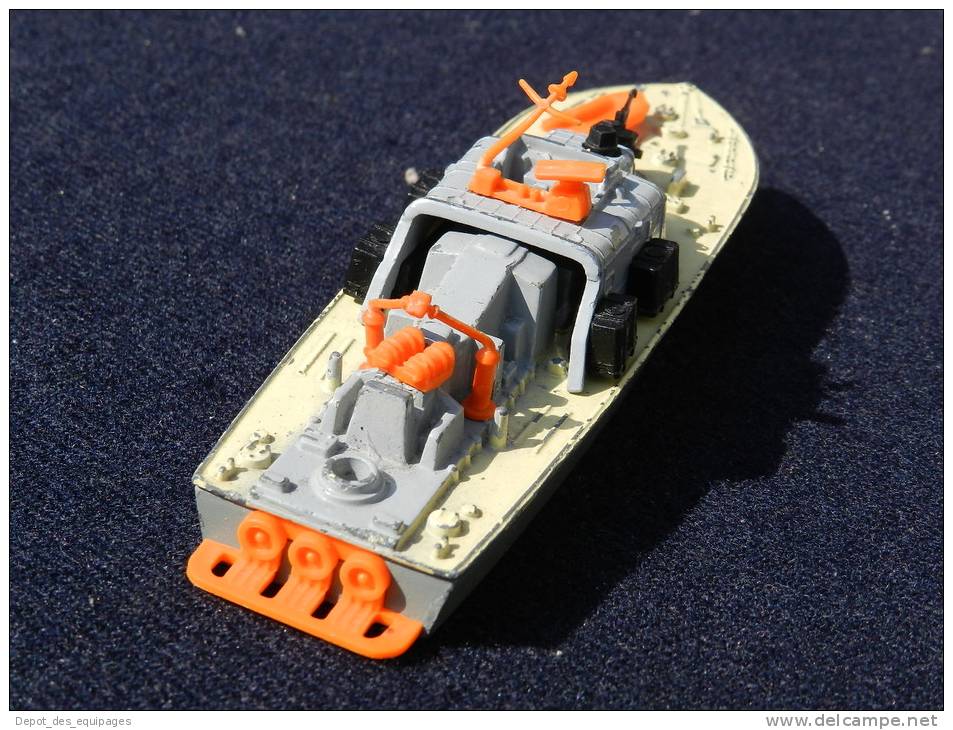 RARE : MOTOR PATROL BOAT 675 - DINKY TOYS -  MADE IN ENGLAND,   à voir ......