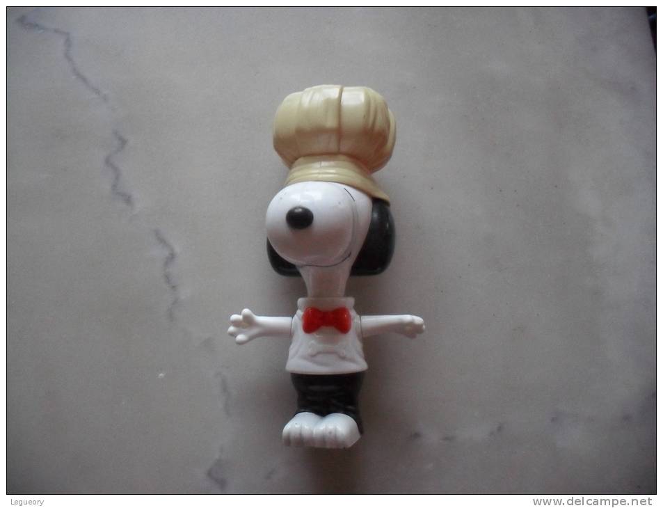 Snoopy  Cuisinier  Hauteur  21 Cm - Figurines En Plastique