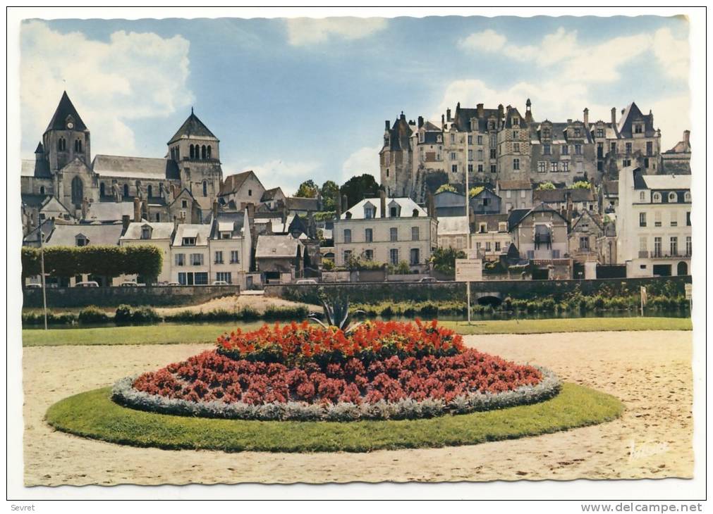 SAINT-AIGNAN SUR CHER. - L'Eglise Collégiale Et Le Château Renaissance Vus De L'Ile-plage - Saint Aignan