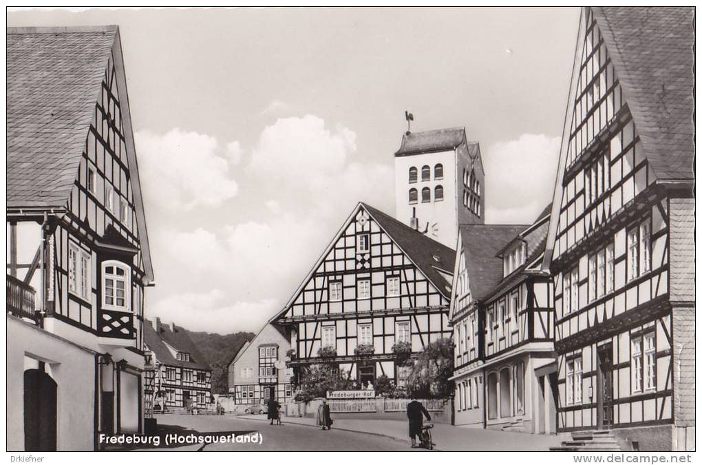 Schmallenberg Fredeburg, Fredeburger Hof Und Kirche, Um 1960 - Schmallenberg