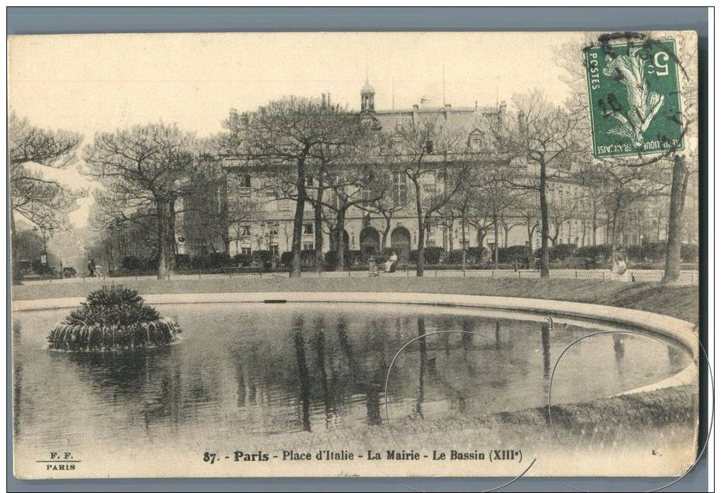 Paris - Place D'Italie, La Mairie, Le Bassin - France - Plazas