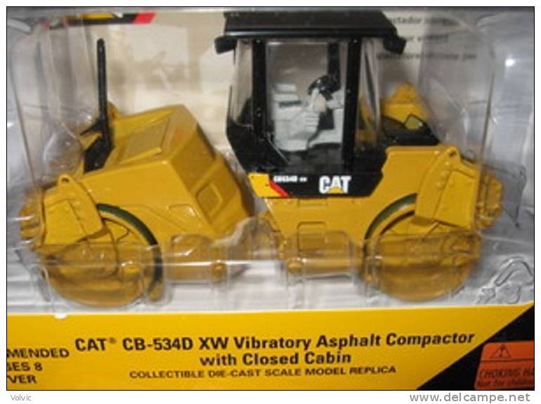 - NORSCOT - CAT CB-534D XVV Vibratory Asphalt Compactor Withe Closed  Cabin -  Echelle  1/50° - Réf 55164 - Camions, Bus Et Construction