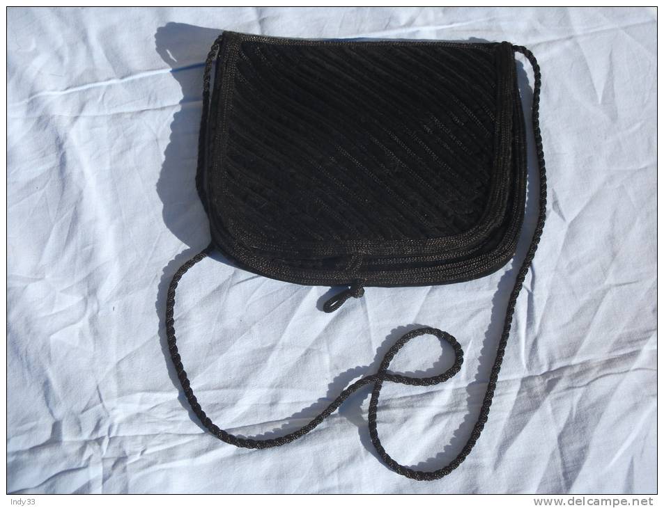 - PETIT SAC DE FEMME . VELOURS NOIR . - Beurzen En Zakken