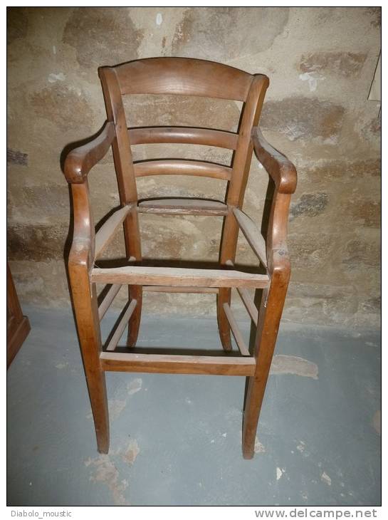 Rare Chaise De Nourisson (bébé) En Merisier   (à Prendre Sur Place) - Otros & Sin Clasificación