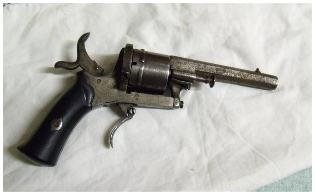 Ancien Revolver à Broche - Decorative Weapons