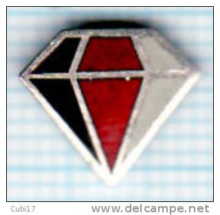 Pin's Diamant Noir Rouge Blanc - Other & Unclassified