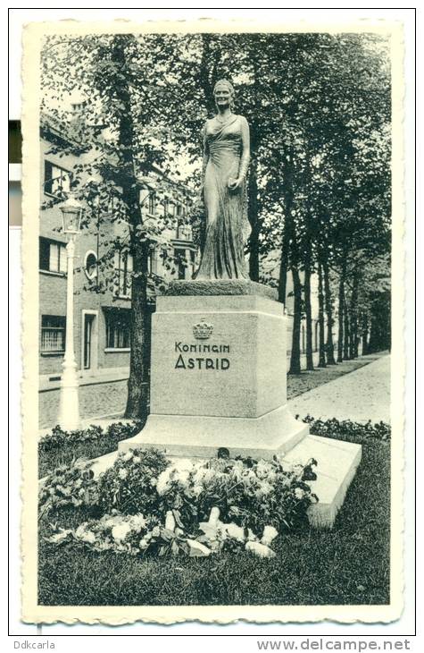 Aalst - Standbeeld Koningin Astrid - Aalst