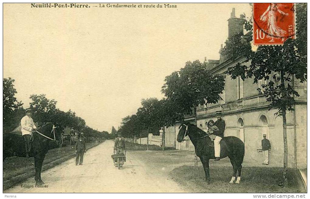 37 134 Neuillé Pont Pierre La Gendarmerie Et La Route Du Mans - Neuillé-Pont-Pierre