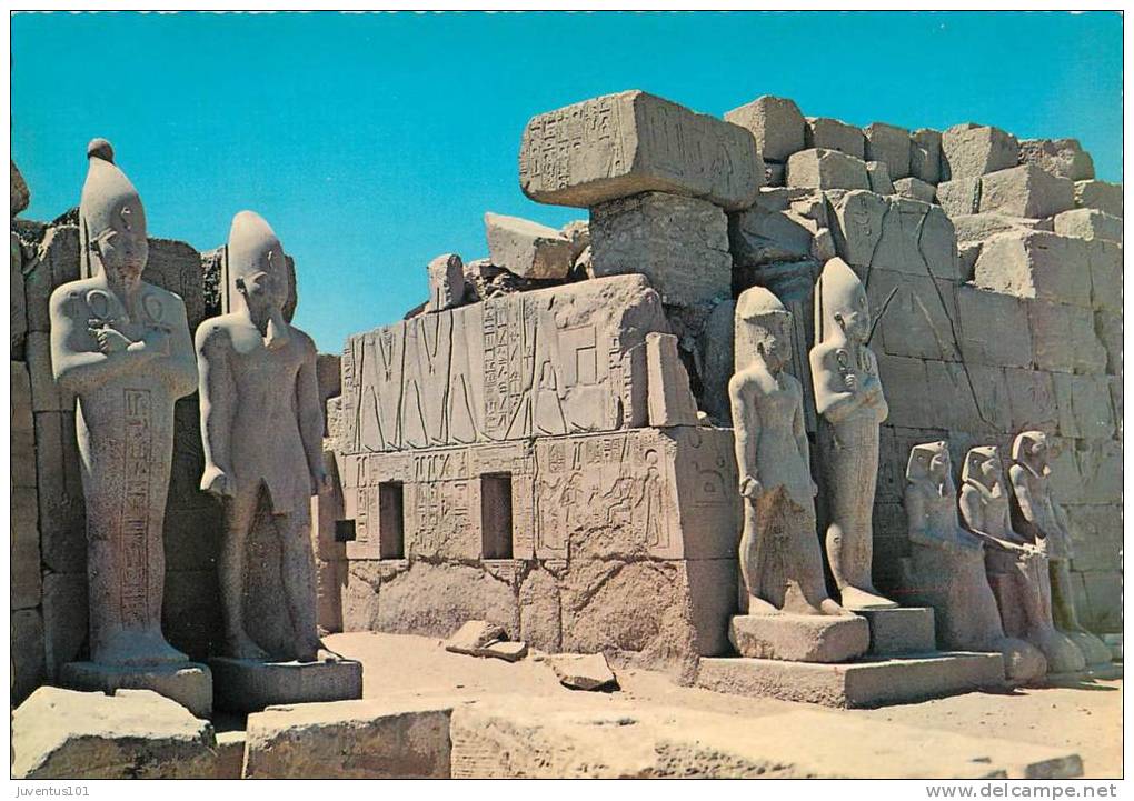 CPSM EGYPTE - LOUXOR-KARNAK - Statues Des Pharaons Devant Le 7ème Pylône   L1220 - Louxor