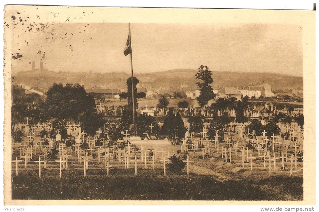 Verdun - Cimetière Militaire Du Faubourg Pavé - Au Centre  La Tombe Des Sept Soldats Inconnus - Cimetières Militaires