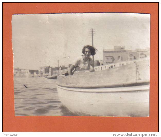 MALTA  - MALTESE LADY ON BOAT / REAL PHOTO / - Other & Unclassified