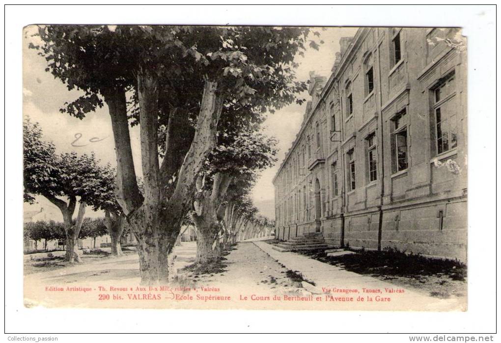 Cp , 84 , VALREAS , école Supérieure , Le Cours Du Bertheuil Et L'avenue De La Gare , écrite 1916 - Valreas