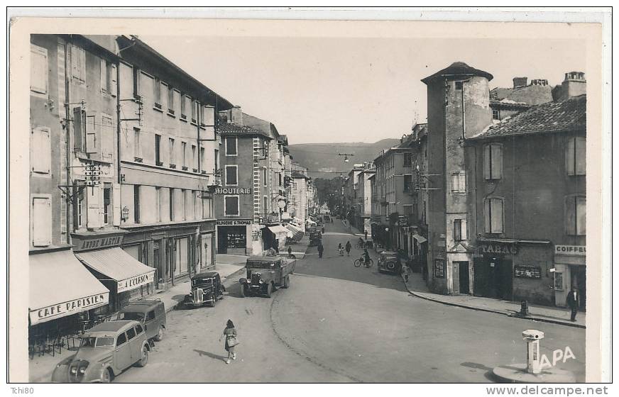 SAINT AFFRIQUE - Place De La Liberté Et Boulevard De La République - 7(automobiles ) - Saint Affrique