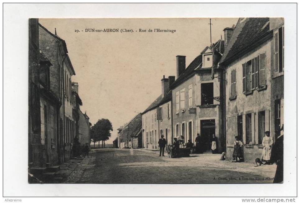 CPA 18 :  DUN SUR AURON  Rue De L'hermitage  Très Animée  1916      VOIR DESCRIPTIF  §§§ - Dun-sur-Auron