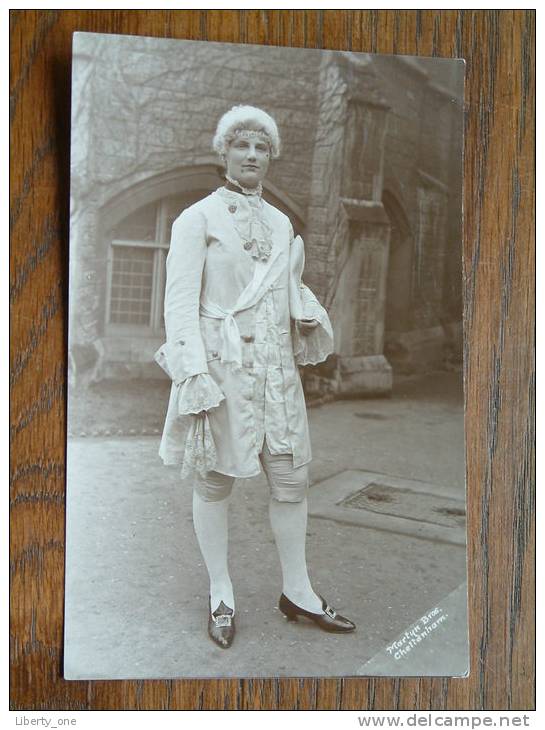 TONEEL / OPERA / CARNAVAL - Te Identificeren ( Phot. Martyn Bros. Cheltenham Zie Foto Voor Details ) !! - Célébrités